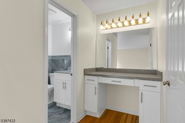 Building Photo - 10 Shelley Pl