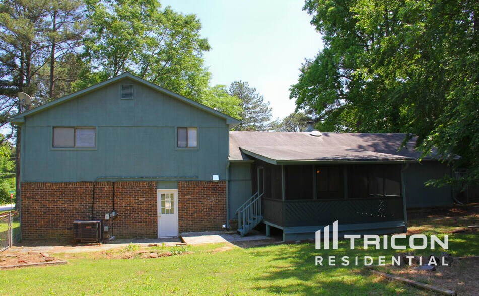 Building Photo - 3516 Estes Park Dr SW