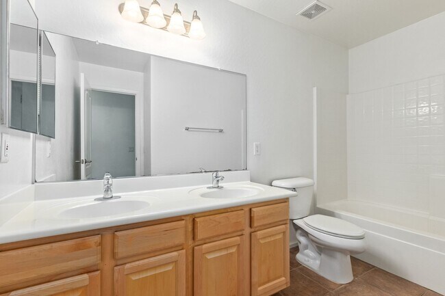 Building Photo - 4-Bed, 3-Bath Home with Versatile Layout a...