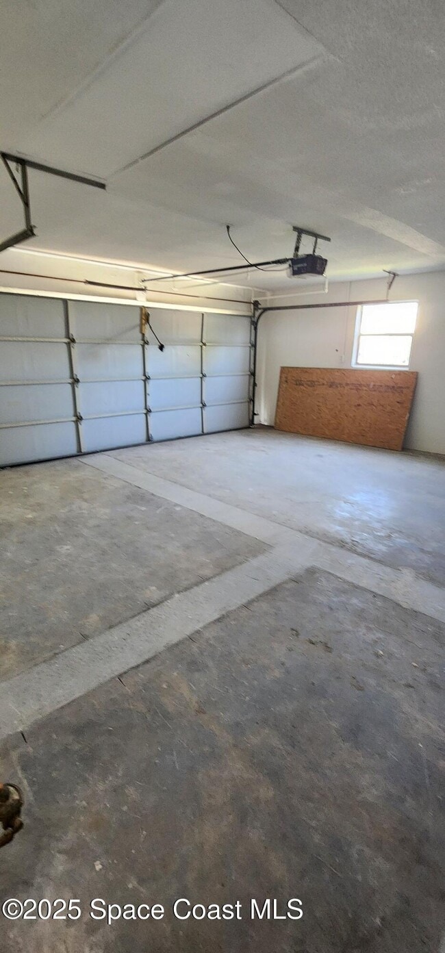 Building Photo - 924 Kings Post Rd