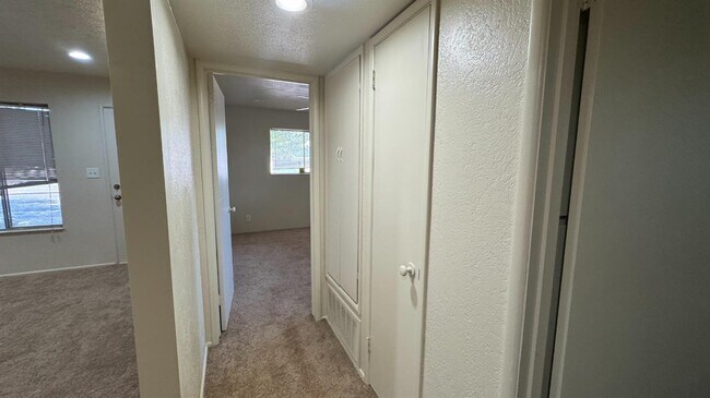 Building Photo - 493 N Alta Ave