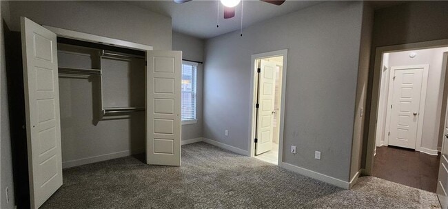 Building Photo - 3200 SW Hazelnut Ave