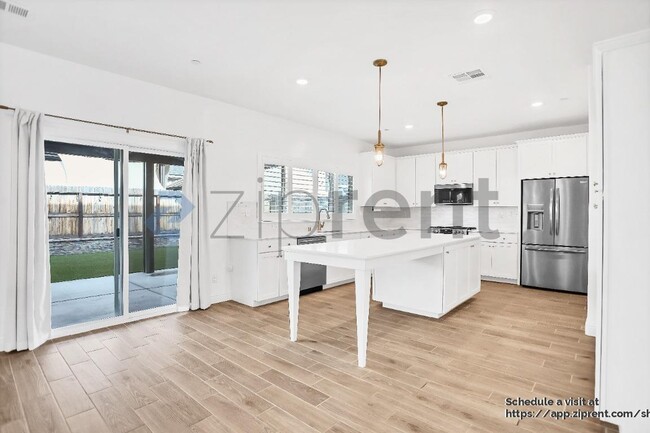 Building Photo - 823 Blue Oak Lane W