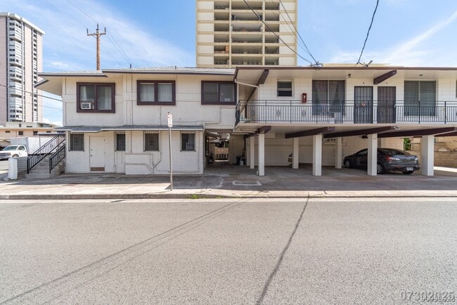 Building Photo - Conveniently Located Moi'ili'ili Apt. near...