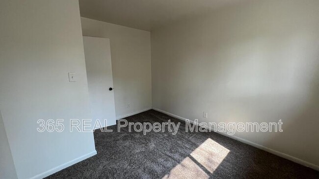 Building Photo - 1036 31st Ave