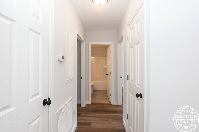 Building Photo - Practically New!