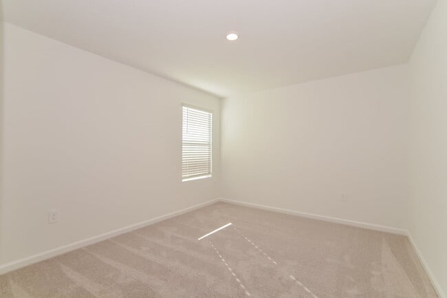 Building Photo - 1558 Jessica Blvd