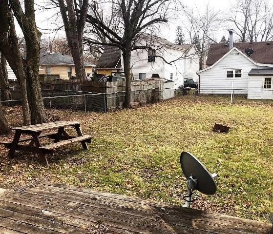 Building Photo - 706 W Graham St