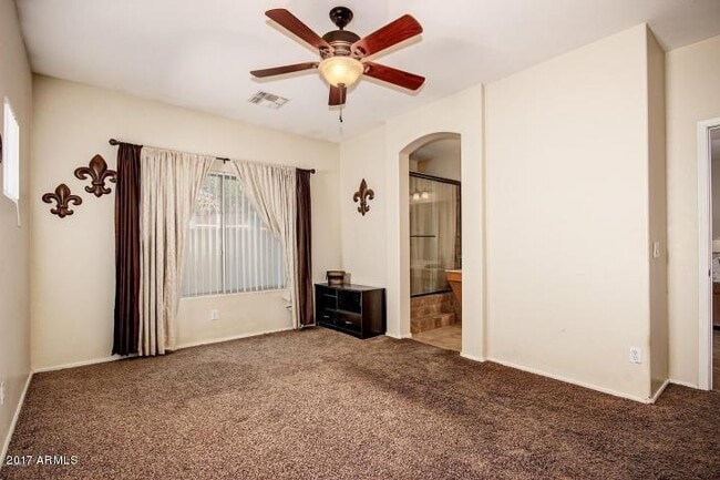 Building Photo - 934 E Madeline Dr