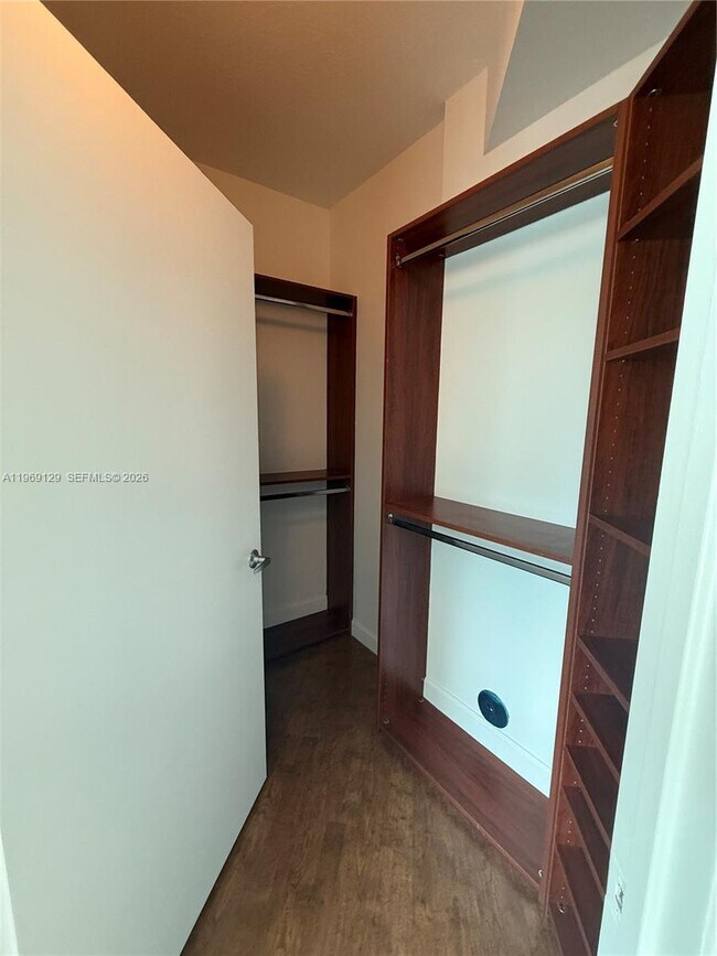 Building Photo - 1900 N Bayshore Dr