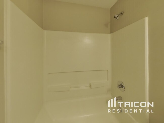 Building Photo - 8018 Bach Dr