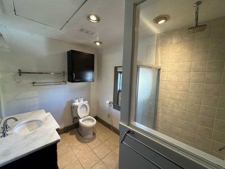 Bath - 1822 W 35th St