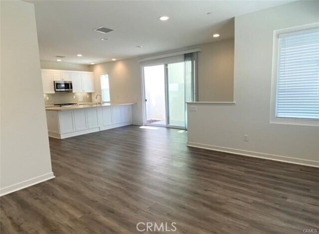 Building Photo - 161 Episode