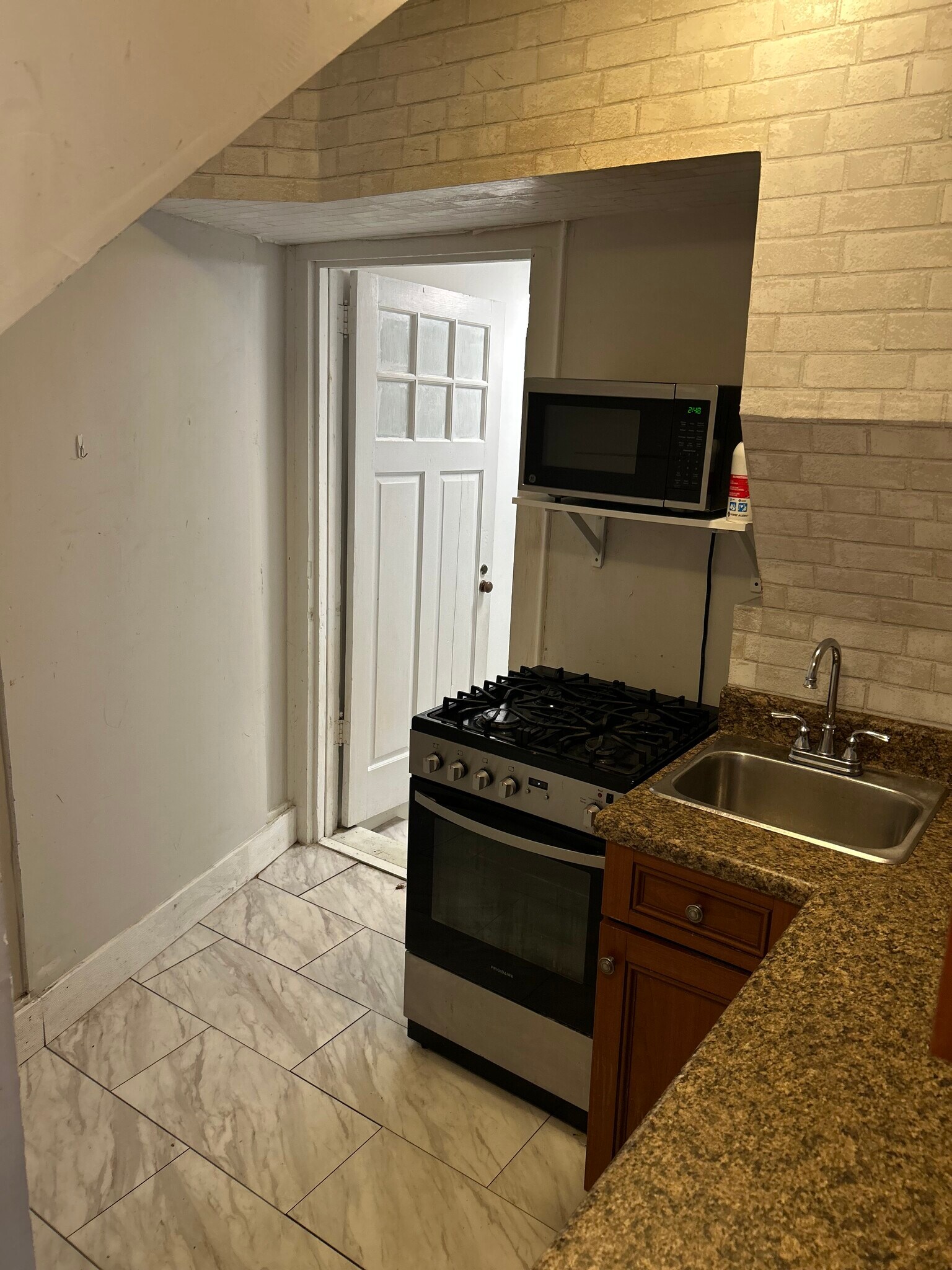 Building Photo - 332 Screven St