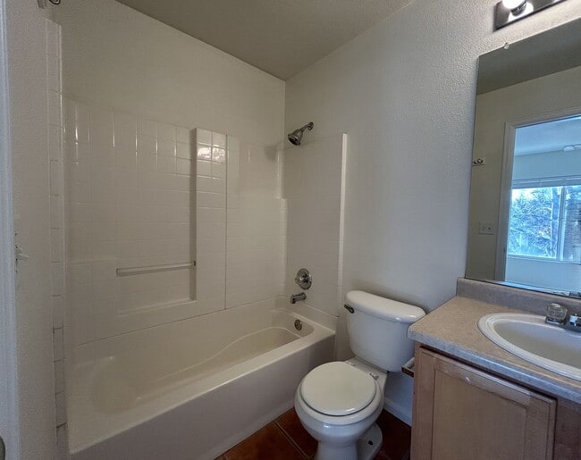 Building Photo - Spacious Fort Collins 4-Bedroom Home with ...