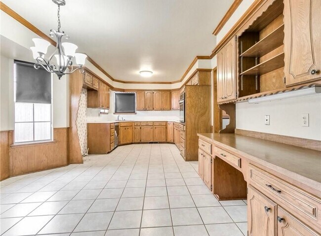 Building Photo - Spacious 4-Bedroom / 3-Bathroom Home in a Prime NW OKC Location!