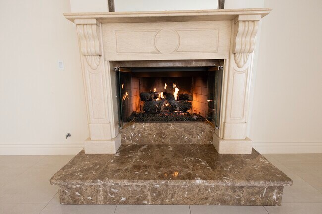 Building Photo - 10567 Holman Ave