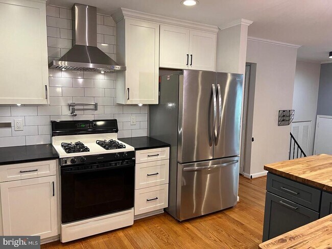 Building Photo - 8711 Braeburn Dr