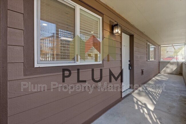 Building Photo - 705 Cleveland St