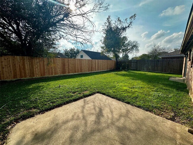 Building Photo - 22227 Deville Dr