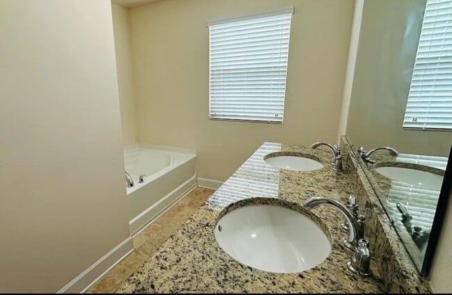 Building Photo - 4014 Canterwood Dr