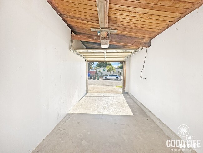 Building Photo - Fond Du Lac Ave