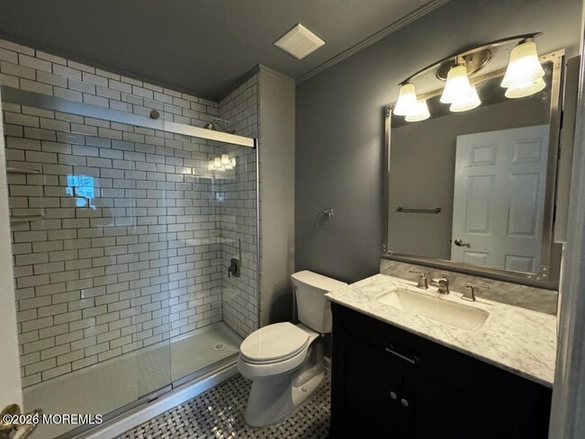 Building Photo - 9 Des Moines Ct