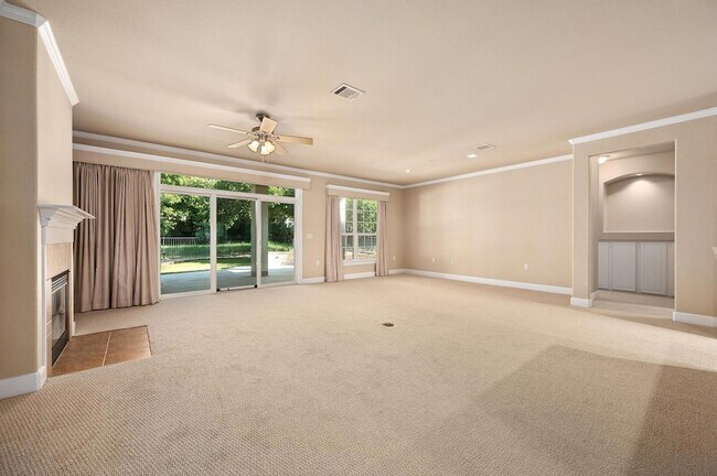 Building Photo - 216 Armstrong Dr