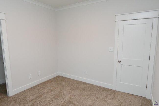 Building Photo - 209 Willowbrook Ln