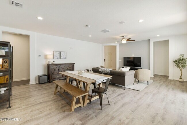 Building Photo - 2930 N Raven