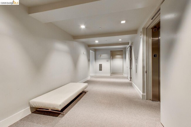 Building Photo - 585 9th St