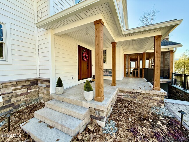 Building Photo - 16 Newton St