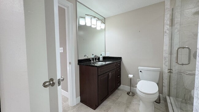 Building Photo - 404 S Beach St