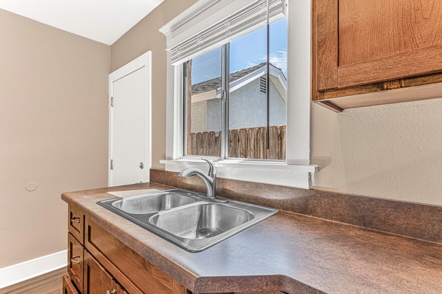 Building Photo - 1460 Gaviota Ave