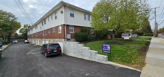 Building Photo - Spacious Townhome in Dayton’s Belmont Area...
