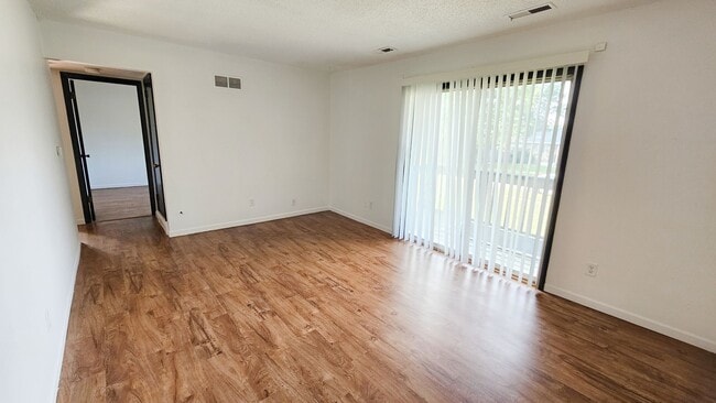 Interior Photo - 1218 SE Belmont Dr