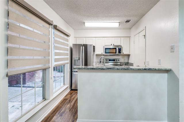 Building Photo - 1410 Meadowood Village Dr