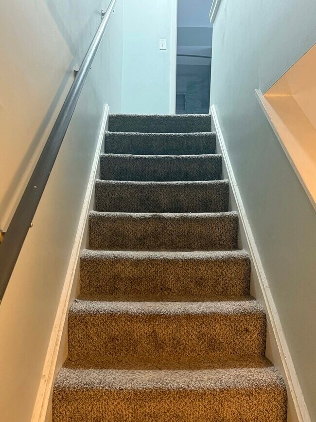 Building Photo - 3325 Beacon St