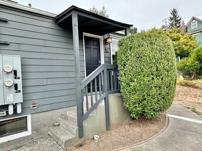 Building Photo - Beautiful 3 Bedroom home in desirable Ball...