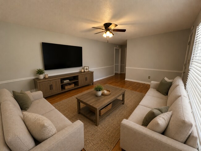 Building Photo - 3 Bedroom, 2 Bath Home!