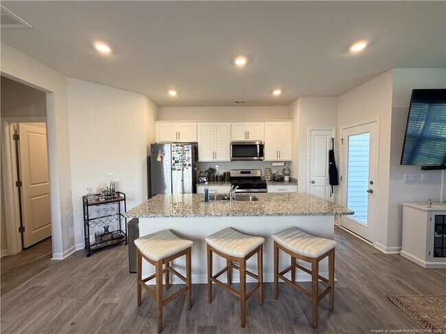 Building Photo - 225 David Hl Dr