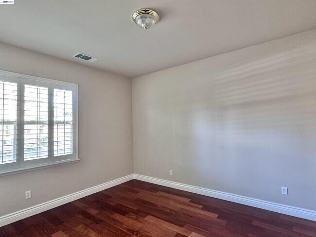 Building Photo - 7875 Kennard Ln