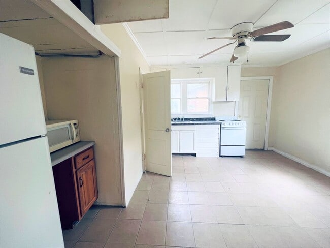 Building Photo - Efficiency unit for rent in Lake Wales