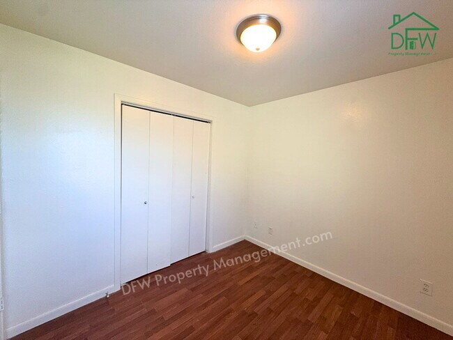 Building Photo - 2-Bed, 1.5-Bath Townhome in Celina ISD - W/D Connections