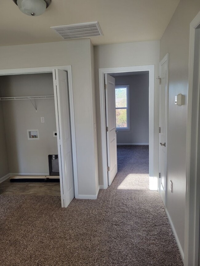 Building Photo - 247 Boyington Pl Rd