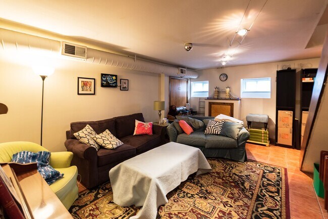 Building Photo - 745 S 20th St