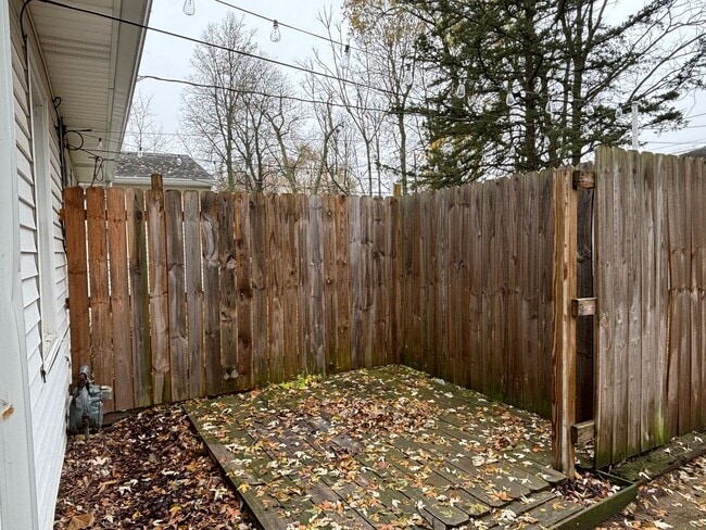 Building Photo - $625 OFF FIRST MONTH'S RENT! 2-Bed, 1-Bath Single-Family Home + Partially Finished Garage!