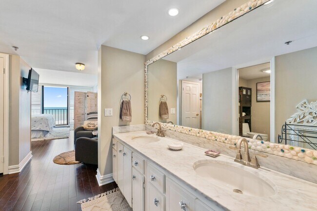 Building Photo - 100 S Beach Rd