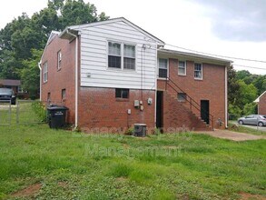 Building Photo - 2712 Woodbury Dr