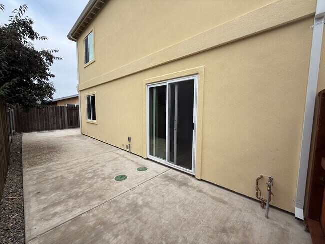 Building Photo - DSI248